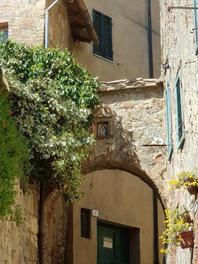 ホテル Dimora In Francigena サン・クイーリコ・ドルチャ エクステリア 写真