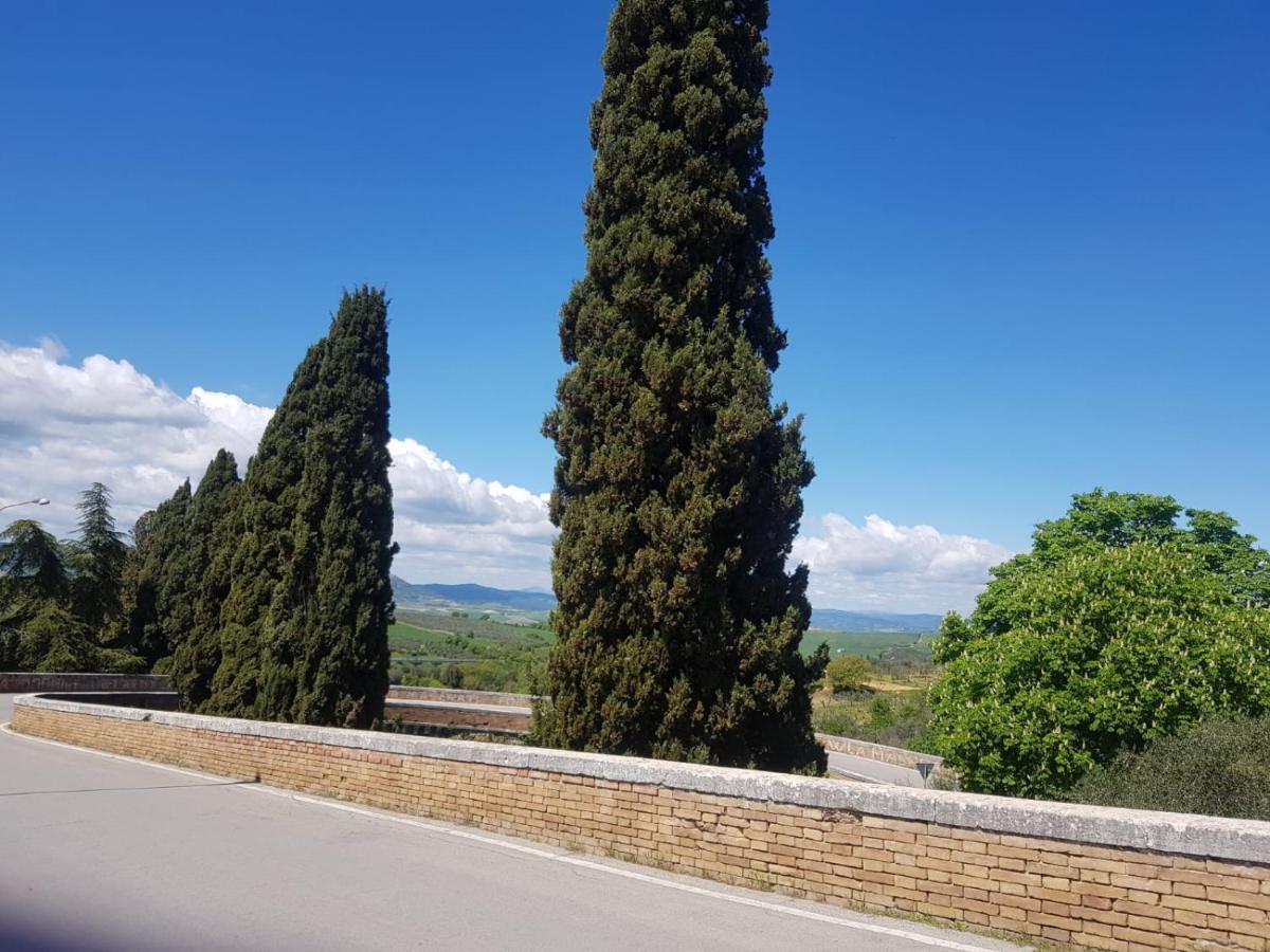 ホテル Dimora In Francigena サン・クイーリコ・ドルチャ エクステリア 写真